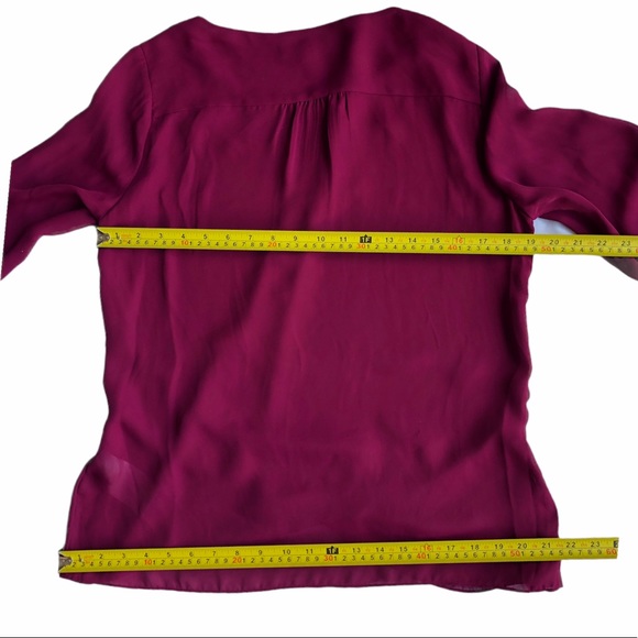 Banana Republic Tulip Hem Blouse Long Sleeve Size Medium Berry Magenta Colour - Picture 10 of 17